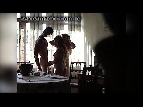 ❤️ Amigos sexuais convidam um homem gigante e um ménage à trois com ele ️ Porno real vídeo em porno pt.online4sex.ru