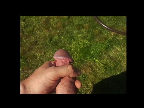 ❤️ A boazona fica com a rata rosa fodida e ejacula com um esguicho num jardim de Verão ️ Porno real vídeo em porno pt.online4sex.ru
