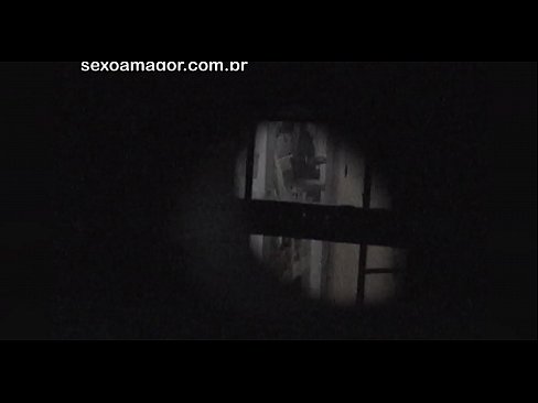 ❤️ Lourinho é filmado secretamente por um voyeur de bairro escondido atrás de tijolos ocos ️ Porno real vídeo em porno pt.online4sex.ru